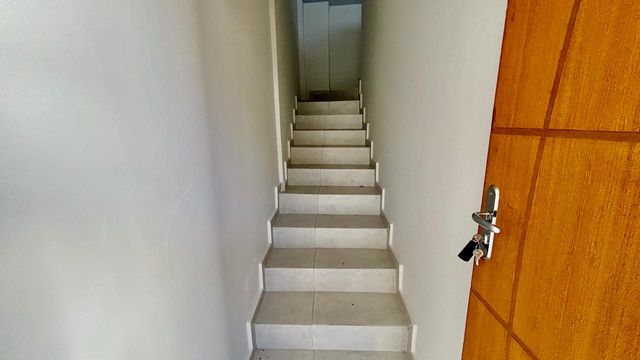 DESCRIÇÃO PARA IMAGEM (inserir nas fotos do imóvel na plataforma Praedium):
Casa à venda com 3 quartos e suíte master no São Pedro – R$ 620.000
📍 Rua Izabel Corrêa de Souza, 34 – São Pedro – Juiz de Fora/MG
Souza e Albano Serviços Imobiliários
📞 (32) 99829-7059 | CNPJ: 53.373.878/0001-39

🔖 Hashtags:
#souzaealbanoservicosimobiliarios #imobiliariasouzaealbano #casaavenda #saopedrojuizdefora #casaemjuizdefora