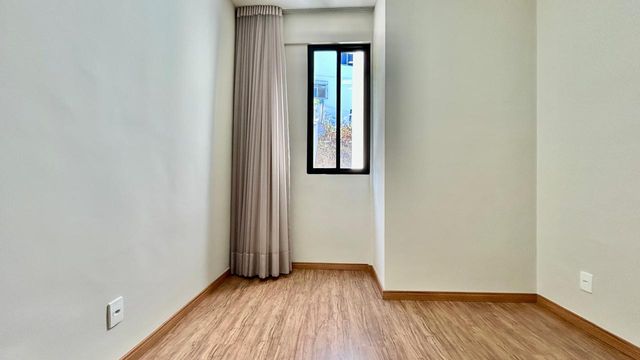 DESCRIÇÃO PARA IMAGEM (inserir nas fotos do imóvel na plataforma Praedium):
Casa à venda com 3 quartos e suíte master no São Pedro – R$ 620.000
📍 Rua Izabel Corrêa de Souza, 34 – São Pedro – Juiz de Fora/MG
Souza e Albano Serviços Imobiliários
📞 (32) 99829-7059 | CNPJ: 53.373.878/0001-39

🔖 Hashtags:
#souzaealbanoservicosimobiliarios #imobiliariasouzaealbano #casaavenda #saopedrojuizdefora #casaemjuizdefora