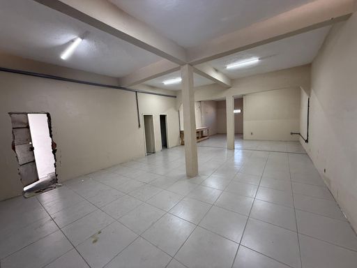 Loja na Deusdedith Salgado ao lado da Dubambu disponível para locação em Juiz de Fora/MG. 📍 Souza e Albano Serviços Imobiliários 
📞 (32) 99829-7059 
🧾 CNPJ: 53.373.878/0001-39