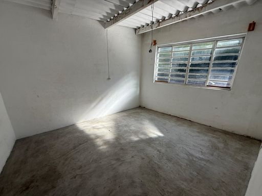 Loja na Deusdedith Salgado ao lado da Dubambu disponível para locação em Juiz de Fora/MG. 📍 Souza e Albano Serviços Imobiliários 
📞 (32) 99829-7059 
🧾 CNPJ: 53.373.878/0001-39