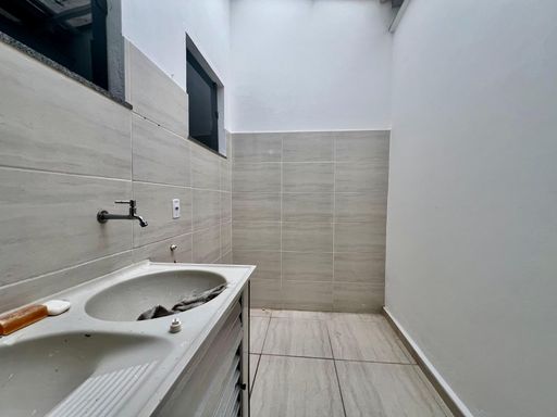 Apartamento para alugar com 2 quartos no Bom Jardim – R$ 850📍 Rua Jhimmy Herbert Lima, 60, apto 102 – Bom Jardim – Juiz de Fora/MGSouza e Albano Serviços Imobiliários📞 (32) 99829-7059 | CNPJ: 53.373.878/0001-39

#souzaealbanoservicosimobiliarios #imobiliariasouzaealbano #apartamentoaluguel #bomjardimjf #aptosemescada