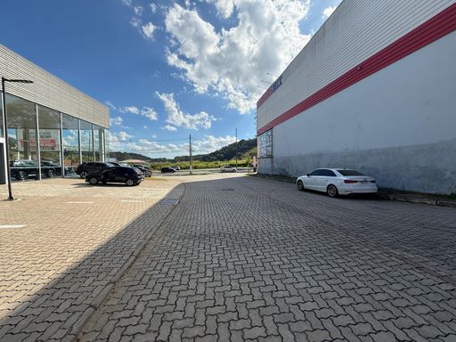 Terreno na Deusdedith Salgado entre Bahamas Mix e Audi disponível para locação em Juiz de Fora/MG. 📍 Souza e Albano Serviços Imobiliários 
📞 (32) 99829-7059 
🧾 CNPJ: 53.373.878/0001-39