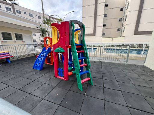 Apartamento de 2 quartos, sala e cozinha integradas em estilo americano, com infraestrutura de lazer completa e segurança 24 horas. Ideal para quem busca praticidade e conforto.