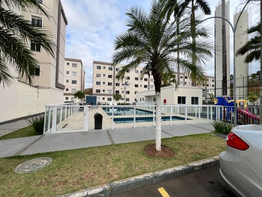 Apartamento de 2 quartos, sala e cozinha integradas em estilo americano, com infraestrutura de lazer completa e segurança 24 horas. Ideal para quem busca praticidade e conforto.