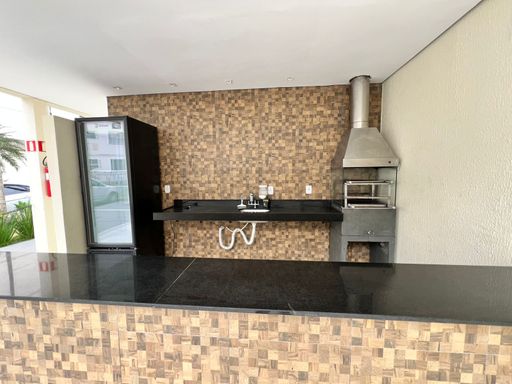 Apartamento de 2 quartos, sala e cozinha integradas em estilo americano, com infraestrutura de lazer completa e segurança 24 horas. Ideal para quem busca praticidade e conforto.