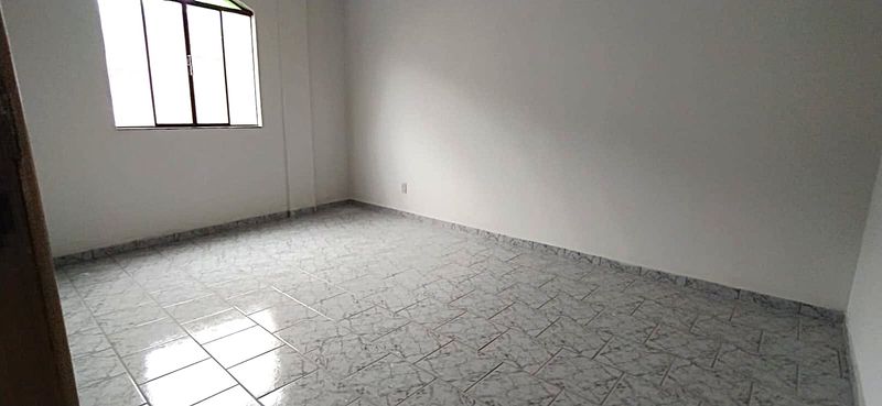Palavras-chave para ranqueamento no Google: apartamento à venda bairro Progresso Juiz de Fora, 2 quartos Juiz de Fora, imóvel com vaga coberta, Rua Américo Lobo, Souza e Albano Imobiliária, oportunidade Progresso JF, imóvel com fácil acesso a transporte público, apartamento com área de serviço separada.