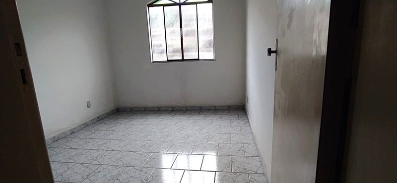 Palavras-chave para ranqueamento no Google: apartamento à venda bairro Progresso Juiz de Fora, 2 quartos Juiz de Fora, imóvel com vaga coberta, Rua Américo Lobo, Souza e Albano Imobiliária, oportunidade Progresso JF, imóvel com fácil acesso a transporte público, apartamento com área de serviço separada.
