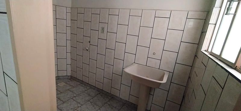 Palavras-chave para ranqueamento no Google: apartamento à venda bairro Progresso Juiz de Fora, 2 quartos Juiz de Fora, imóvel com vaga coberta, Rua Américo Lobo, Souza e Albano Imobiliária, oportunidade Progresso JF, imóvel com fácil acesso a transporte público, apartamento com área de serviço separada.