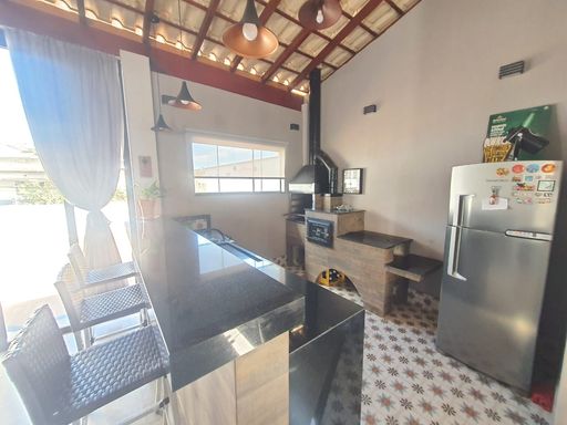 Casa totalmente mobiliada no SÃO PEDRO
4 quartos, sendo 1 suíte
4 vagas de garagem
Aceita financiamento bancário e permuta

📍 Imobiliária: Souza e Albano Serviços Imobiliários | CNPJ: 53.373.878/0001-39