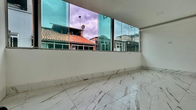 📸 DESCRIÇÃO PARA IMAGEM (inserir nas fotos do imóvel na plataforma Praedium):
Apartamento Garden à venda com 2 quartos no Vivendas da Serra – R$ 350.000
📍 Rua Domingos Tavares de Souza, 244 – Ap 102 – Vivendas da Serra – Juiz de Fora/MG
Souza e Albano Serviços Imobiliários
📞 (32) 99829-7059 | CNPJ: 53.373.878/0001-39