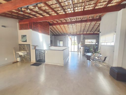 Casa totalmente mobiliada no SÃO PEDRO
4 quartos, sendo 1 suíte
4 vagas de garagem
Aceita financiamento bancário e permuta

📍 Imobiliária: Souza e Albano Serviços Imobiliários | CNPJ: 53.373.878/0001-39