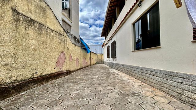 📸 DESCRIÇÃO PARA IMAGEM (inserir nas fotos do imóvel na plataforma Praedium):
Casa à venda com 5 quartos no Bandeirantes – R$ 580.000
📍 Rua Pio Antônio da Silva, 30 – Bandeirantes – Juiz de Fora/MG
Souza e Albano Serviços Imobiliários
📞 (32) 99829-7059 | CNPJ: 53.373.878/0001-39

🔖 Hashtags:

#souzaealbanoservicosimobiliarios #imobiliariasouzaealbano #casaavenda #bandeirantesjuizdefora #casaemjuizdefora