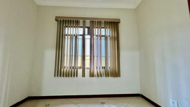 📸 DESCRIÇÃO PARA IMAGEM (inserir nas fotos do imóvel na plataforma Praedium):
Casa à venda com 5 quartos no Bandeirantes – R$ 580.000
📍 Rua Pio Antônio da Silva, 30 – Bandeirantes – Juiz de Fora/MG
Souza e Albano Serviços Imobiliários
📞 (32) 99829-7059 | CNPJ: 53.373.878/0001-39

🔖 Hashtags:

#souzaealbanoservicosimobiliarios #imobiliariasouzaealbano #casaavenda #bandeirantesjuizdefora #casaemjuizdefora