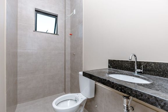 📸 DESCRIÇÃO PARA IMAGEM (inserir nas fotos do imóvel na plataforma Praedium):

Cobertura à venda com 3 quartos no Recanto da Mata – R$ 500.000
📍 Rua Cel. Carlos Sérgio Vidal, 150 – Recanto da Mata – Juiz de Fora/MG
Souza e Albano Serviços Imobiliários
📞 (32) 99829-7059 | CNPJ: 53.373.878/0001-39

Hashtags:
#souzaealbanoservicosimobiliarios #imobiliariasouzaealbano
#coberturaavenda #recantodamata #imoveisjuizdefora

Se quiser ajustar algo ou gerar em outro formato (WhatsApp, redes sociais ou site), é só me avisar!