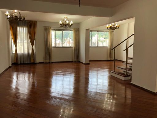 Cobertura à venda – 4 quartos – Centro – R$ 690.000
📍 Av. Rio Branco, 3.151 – Centro – Juiz de Fora/MG
Souza e Albano Serviços Imobiliários
📞 (32) 99829-7059 | CNPJ: 53.373.878/0001-39