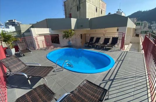Apartamento à venda com 2 quartos no Centro – R$ 389.000
📍 Rua Espírito Santo, 922 – Centro – Juiz de Fora/MG
Souza e Albano Serviços Imobiliários
📞 (32) 99829-7059 | CNPJ: 53.373.878/0001-39
