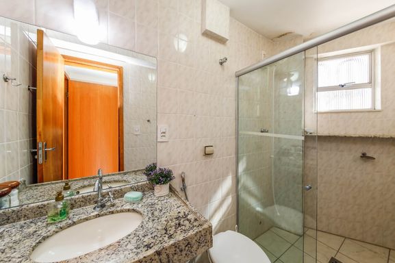 📸 DESCRIÇÃO PARA IMAGEM (inserir nas fotos do anúncio na plataforma Praedium):

Apartamento à venda com 4 quartos (2 suítes) no São Mateus – R$ 495.000
📍 Ladeira Alexandre Leonel, 45 – Apto 201 – São Mateus – Juiz de Fora/MG
Souza e Albano Serviços Imobiliários
📞 (32) 99829-7059 | CNPJ: 53.373.878/0001-39

🔖 Hashtags:

#souzaealbanoservicosimobiliarios #imobiliariasouzaealbano #apartamentoavenda #saomateusjuizdefora #apartamentojuizdefora