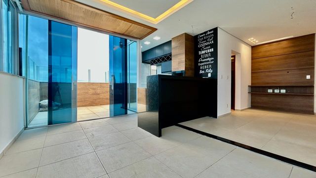 📸 **DESCRIÇÃO PARA IMAGEM **
Cobertura à venda com 3 quartos no São Pedro – R\$ 699.000
📍 Rua Honório Antônio da Silva, 140 – 6º andar – São Pedro – Juiz de Fora/MG
Souza e Albano Serviços Imobiliários
📞 (32) 99829-7059 | CNPJ: 53.373.878/0001-39

---

\#souzaealbanoservicosimobiliarios #imobiliariasouzaealbano #coberturaavenda #coberturasaopedro #imoveljuizdefora
