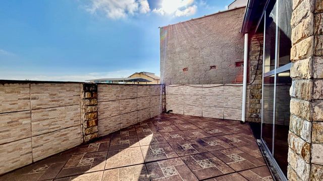 📸 DESCRIÇÃO PARA IMAGEM (inserir nas fotos do imóvel na plataforma Praedium):
Apartamento Garden à venda com 2 quartos no Vivendas da Serra – R$ 350.000
📍 Rua Domingos Tavares de Souza, 244 – Ap 102 – Vivendas da Serra – Juiz de Fora/MG
Souza e Albano Serviços Imobiliários
📞 (32) 99829-7059 | CNPJ: 53.373.878/0001-39