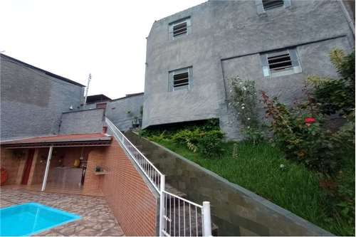 Casa à venda com 3 quartos (2 suítes), área gourmet e piscina no Progresso – Juiz de Fora/MG – R$ 420.000