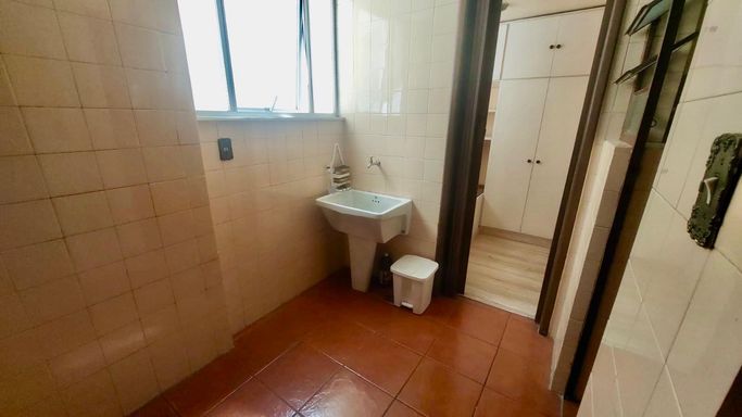 Apartamento à venda com 2 quartos no Centro – R$ 420.000
📍 Rua Santo Antônio, 979/707 – Centro – Juiz de Fora/MG
Souza e Albano Serviços Imobiliários
📞 (32) 99829-7059 | CNPJ: 53.373.878/0001-39
