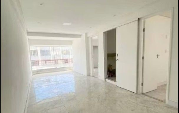 Apartamento à venda com 2 quartos no Centro – R$ 389.000
📍 Rua Espírito Santo, 922 – Centro – Juiz de Fora/MG
Souza e Albano Serviços Imobiliários
📞 (32) 99829-7059 | CNPJ: 53.373.878/0001-39