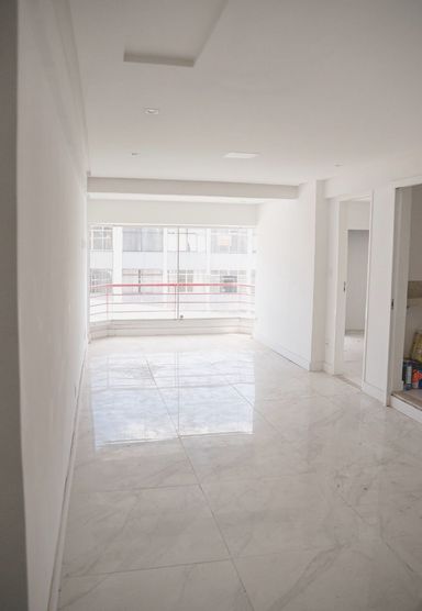 Apartamento à venda com 2 quartos no Centro – R$ 389.000
📍 Rua Espírito Santo, 922 – Centro – Juiz de Fora/MG
Souza e Albano Serviços Imobiliários
📞 (32) 99829-7059 | CNPJ: 53.373.878/0001-39