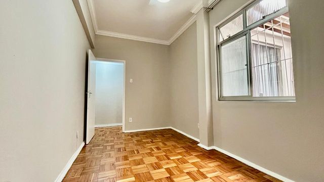 DESCRIÇÃO PARA IMAGEM (inserir nas fotos do anúncio na plataforma Praedium):
Apartamento à venda com 3 quartos e 3 vagas em São Mateus – R$ 550.000
📍 Avenida Presidente Itamar Franco, 1580 – São Mateus – Juiz de Fora/MG
Souza e Albano Serviços Imobiliários
📞 (32) 99829-7059 | CNPJ: 53.373.878/0001-39

🔖 Hashtags:

#souzaealbanoservicosimobiliarios #imobiliariasouzaealbano #apartamentoavenda #saomateusjf #imoveisjuizdefora