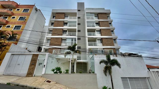 📸 **DESCRIÇÃO PARA IMAGEM **
Cobertura à venda com 3 quartos no São Pedro – R\$ 699.000
📍 Rua Honório Antônio da Silva, 140 – 6º andar – São Pedro – Juiz de Fora/MG
Souza e Albano Serviços Imobiliários
📞 (32) 99829-7059 | CNPJ: 53.373.878/0001-39

---

\#souzaealbanoservicosimobiliarios #imobiliariasouzaealbano #coberturaavenda #coberturasaopedro #imoveljuizdefora