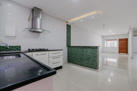 📸 **DESCRIÇÃO PARA IMAGEM (inserir nas fotos do imóvel na plataforma Praedium):**

Casa à venda com 3 quartos, suíte master e área gourmet no Bom Jardim – R\$ 469.000
📍 Rua Antonia Rodrigues Clemente, 230 – Bom Jardim – Juiz de Fora/MG
Souza e Albano Serviços Imobiliários
📞 (32) 99829-7059 | CNPJ: 53.373.878/0001-39

---

**Hashtags:**
\#souzaealbanoservicosimobiliarios #imobiliariasouzaealbano #casaavenda #casajuizdefora #bomjardim