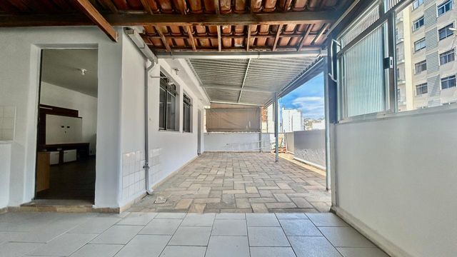 📸 DESCRIÇÃO PARA IMAGEM (Praedium):
Cobertura à venda com 3 quartos, suíte, 1 vaga – São Mateus – R$ 435.000
📍 Rua São Mateus, 111 – 4º andar – São Mateus – Juiz de Fora/MG
Souza e Albano Serviços Imobiliários
📞 (32) 99829-7059 | CNPJ: 53.373.878/0001-39

🔖 Hashtags

#souzaealbanoservicosimobiliarios #imobiliariasouzaealbano #coberturaavenda #saomateusjf #apartamentojuizdefora