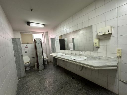 Loja Comercial Na Av Barão do Rio Branco disponível para venda em Juiz de Fora/MG. 📍 Souza e Albano Serviços Imobiliários 📞 (32) 99829-7059 🧾 CNPJ: 53.373.878/0001-39
