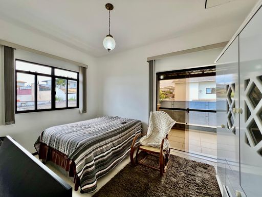 Casa de alto padrão à venda com 5 quartos no Condomínio São Lucas – R$ 1.030.000
📍 Rua Wolfgang Amadeus Mozart (Lot. São Lucas I), São Pedro – Juiz de Fora/MG
Souza e Albano Serviços Imobiliários
📞 (32) 99829-7059 | CNPJ: 53.373.878/0001-39