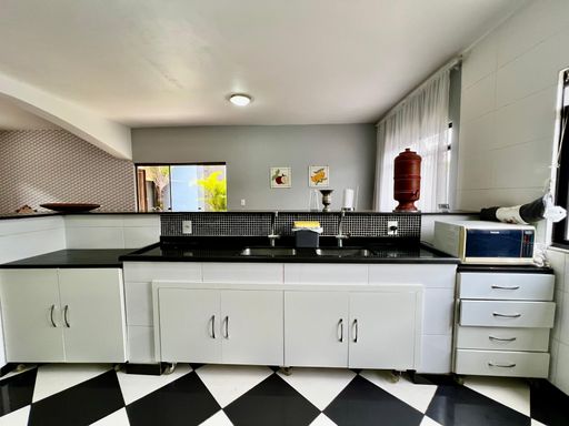 Casa de alto padrão à venda com 5 quartos no Condomínio São Lucas – R$ 1.030.000
📍 Rua Wolfgang Amadeus Mozart (Lot. São Lucas I), São Pedro – Juiz de Fora/MG
Souza e Albano Serviços Imobiliários
📞 (32) 99829-7059 | CNPJ: 53.373.878/0001-39