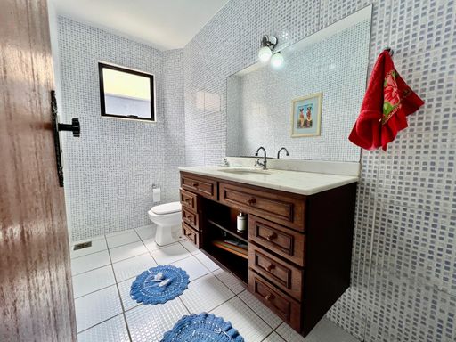 Casa de alto padrão à venda com 5 quartos no Condomínio São Lucas – R$ 1.030.000
📍 Rua Wolfgang Amadeus Mozart (Lot. São Lucas I), São Pedro – Juiz de Fora/MG
Souza e Albano Serviços Imobiliários
📞 (32) 99829-7059 | CNPJ: 53.373.878/0001-39