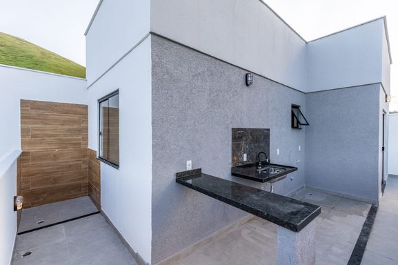 📸 DESCRIÇÃO PARA IMAGEM (inserir nas fotos do imóvel na plataforma Praedium):

Cobertura à venda com 3 quartos no Recanto da Mata – R$ 500.000
📍 Rua Cel. Carlos Sérgio Vidal, 150 – Recanto da Mata – Juiz de Fora/MG
Souza e Albano Serviços Imobiliários
📞 (32) 99829-7059 | CNPJ: 53.373.878/0001-39

Hashtags:
#souzaealbanoservicosimobiliarios #imobiliariasouzaealbano
#coberturaavenda #recantodamata #imoveisjuizdefora

Se quiser ajustar algo ou gerar em outro formato (WhatsApp, redes sociais ou site), é só me avisar!