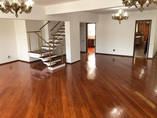 Cobertura à venda – 4 quartos – Centro – R$ 690.000
📍 Av. Rio Branco, 3.151 – Centro – Juiz de Fora/MG
Souza e Albano Serviços Imobiliários
📞 (32) 99829-7059 | CNPJ: 53.373.878/0001-39