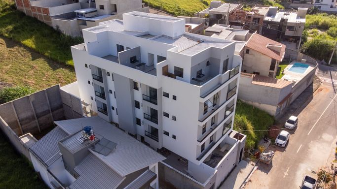 📸 DESCRIÇÃO PARA IMAGEM (inserir nas fotos do imóvel na plataforma Praedium):

Cobertura à venda com 3 quartos no Recanto da Mata – R$ 500.000
📍 Rua Cel. Carlos Sérgio Vidal, 150 – Recanto da Mata – Juiz de Fora/MG
Souza e Albano Serviços Imobiliários
📞 (32) 99829-7059 | CNPJ: 53.373.878/0001-39

Hashtags:
#souzaealbanoservicosimobiliarios #imobiliariasouzaealbano
#coberturaavenda #recantodamata #imoveisjuizdefora

Se quiser ajustar algo ou gerar em outro formato (WhatsApp, redes sociais ou site), é só me avisar!