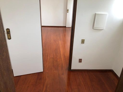 Cobertura à venda – 4 quartos – Centro – R$ 690.000
📍 Av. Rio Branco, 3.151 – Centro – Juiz de Fora/MG
Souza e Albano Serviços Imobiliários
📞 (32) 99829-7059 | CNPJ: 53.373.878/0001-39