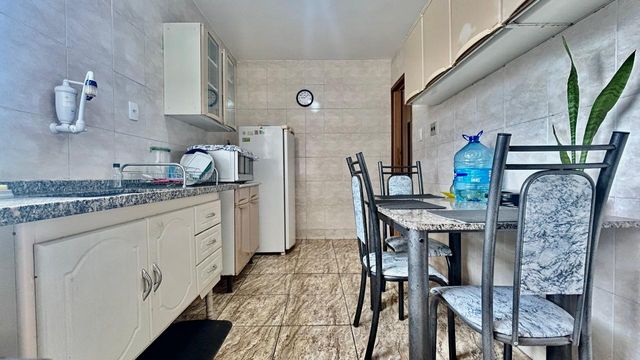 📸 DESCRIÇÃO PARA IMAGEM (inserir nas fotos do imóvel na plataforma Praedium):
Apartamento à venda com 3 quartos no Mundo Novo / Alto dos Passos – R$ 249.000
📍 Rua Nossa Senhora Auxiliadora, 75 – 4º andar – Mundo Novo / Alto dos Passos – Juiz de Fora/MG
Souza e Albano Serviços Imobiliários
📞 (32) 99829-7059 | CNPJ: 53.373.878/0001-39

Hashtags:
#souzaealbanoservicosimobiliarios #imobiliariasouzaealbano #apartamentoavenda #mundonovojuizdefora #altodospassos
