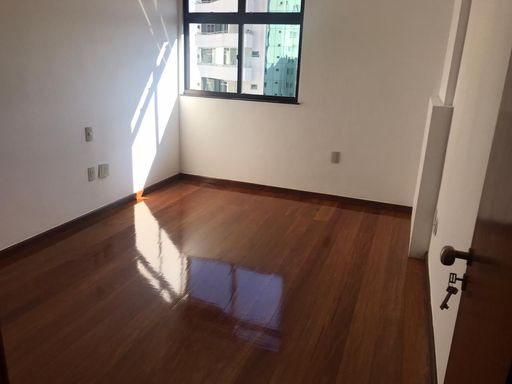 Apartamento à venda com 3 quartos no Centro – R$ 899.000
📍 Rua Dr. Antônio Carlos, 297 – Centro – Juiz de Fora/MG
Souza e Albano Serviços Imobiliários
📞 (32) 99829-7059 | CNPJ: 53.373.878/0001-39