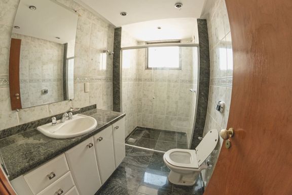 Apartamento à venda com 3 quartos no Centro – R$ 899.000
📍 Rua Dr. Antônio Carlos, 297 – Centro – Juiz de Fora/MG
Souza e Albano Serviços Imobiliários
📞 (32) 99829-7059 | CNPJ: 53.373.878/0001-39