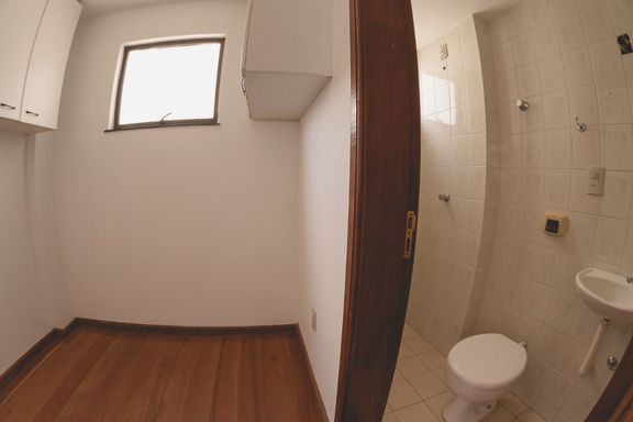 Apartamento à venda com 3 quartos no Centro – R$ 899.000
📍 Rua Dr. Antônio Carlos, 297 – Centro – Juiz de Fora/MG
Souza e Albano Serviços Imobiliários
📞 (32) 99829-7059 | CNPJ: 53.373.878/0001-39