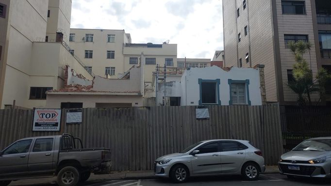 Terreno com 364 m² no Alto dos Passos – Venda R$ 2.890.000 | Aluguel R$ 8.000/mês📍 Rua Moraes e Castro, 374 e 382 – Alto dos Passos – Juiz de Fora/MGSouza e Albano Serviços Imobiliários📞 (32) 99829-7059 | CNPJ: 53.373.878/0001-39