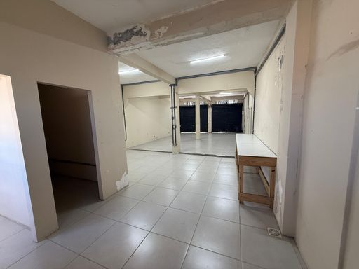 Loja na Deusdedith Salgado ao lado da Dubambu disponível para locação em Juiz de Fora/MG. 📍 Souza e Albano Serviços Imobiliários 
📞 (32) 99829-7059 
🧾 CNPJ: 53.373.878/0001-39