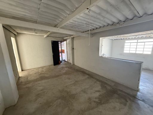 Loja na Deusdedith Salgado ao lado da Dubambu disponível para locação em Juiz de Fora/MG. 📍 Souza e Albano Serviços Imobiliários 
📞 (32) 99829-7059 
🧾 CNPJ: 53.373.878/0001-39