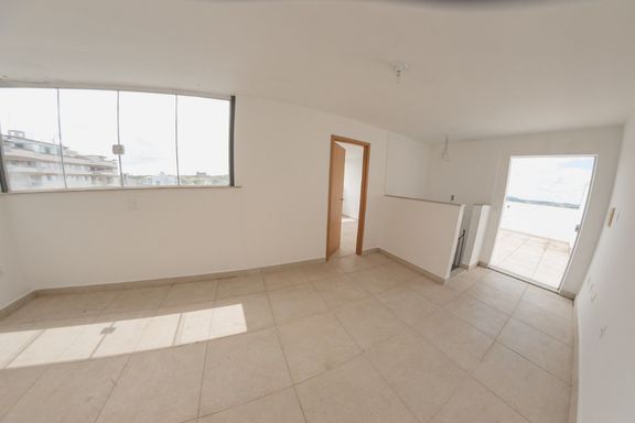 Cobertura à venda com 3 quartos (2 suítes) no Estrela Sul – R$ 839.000
📍 Rua Luz Interior, 160 – Estrela Sul – Juiz de Fora/MG
Souza e Albano Serviços Imobiliários
📞 (32) 99829-7059 | CNPJ: 53.373.878/0001-39