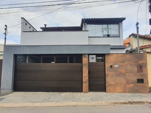Casa totalmente mobiliada no SÃO PEDRO
4 quartos, sendo 1 suíte
4 vagas de garagem
Aceita financiamento bancário e permuta

📍 Imobiliária: Souza e Albano Serviços Imobiliários | CNPJ: 53.373.878/0001-39