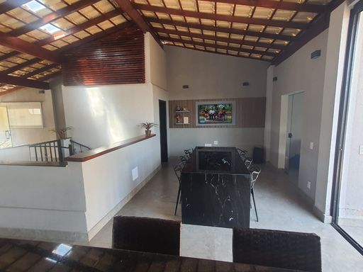 Casa totalmente mobiliada no SÃO PEDRO
4 quartos, sendo 1 suíte
4 vagas de garagem
Aceita financiamento bancário e permuta

📍 Imobiliária: Souza e Albano Serviços Imobiliários | CNPJ: 53.373.878/0001-39