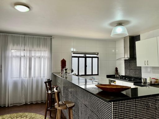 Casa de alto padrão à venda com 5 quartos no Condomínio São Lucas – R$ 1.030.000
📍 Rua Wolfgang Amadeus Mozart (Lot. São Lucas I), São Pedro – Juiz de Fora/MG
Souza e Albano Serviços Imobiliários
📞 (32) 99829-7059 | CNPJ: 53.373.878/0001-39